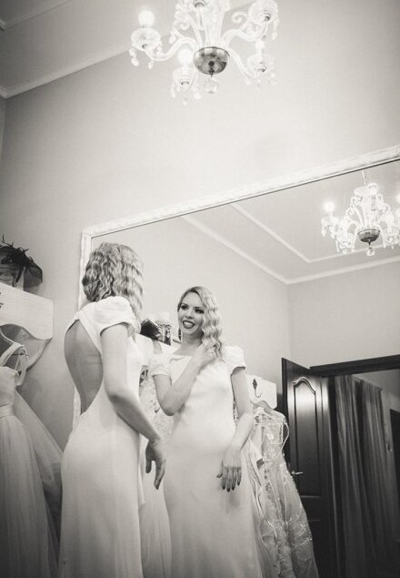 Mlada sa bidermajerom