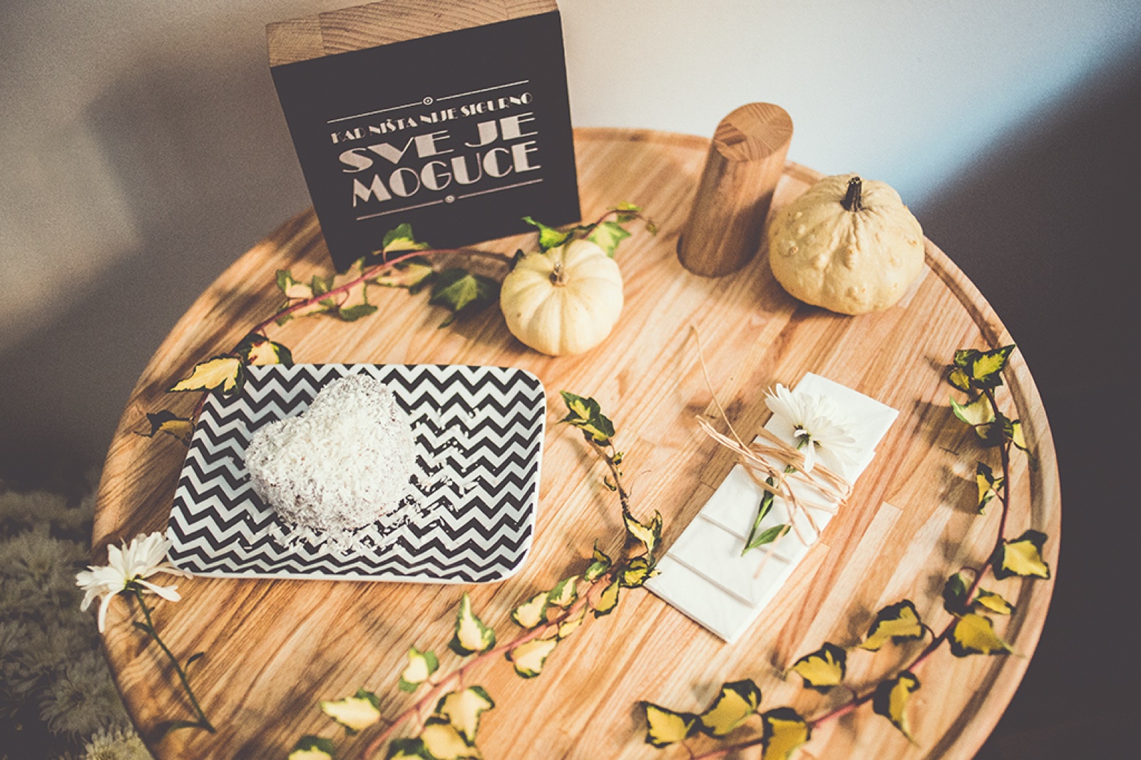 Ivana na krevetu — čekanje