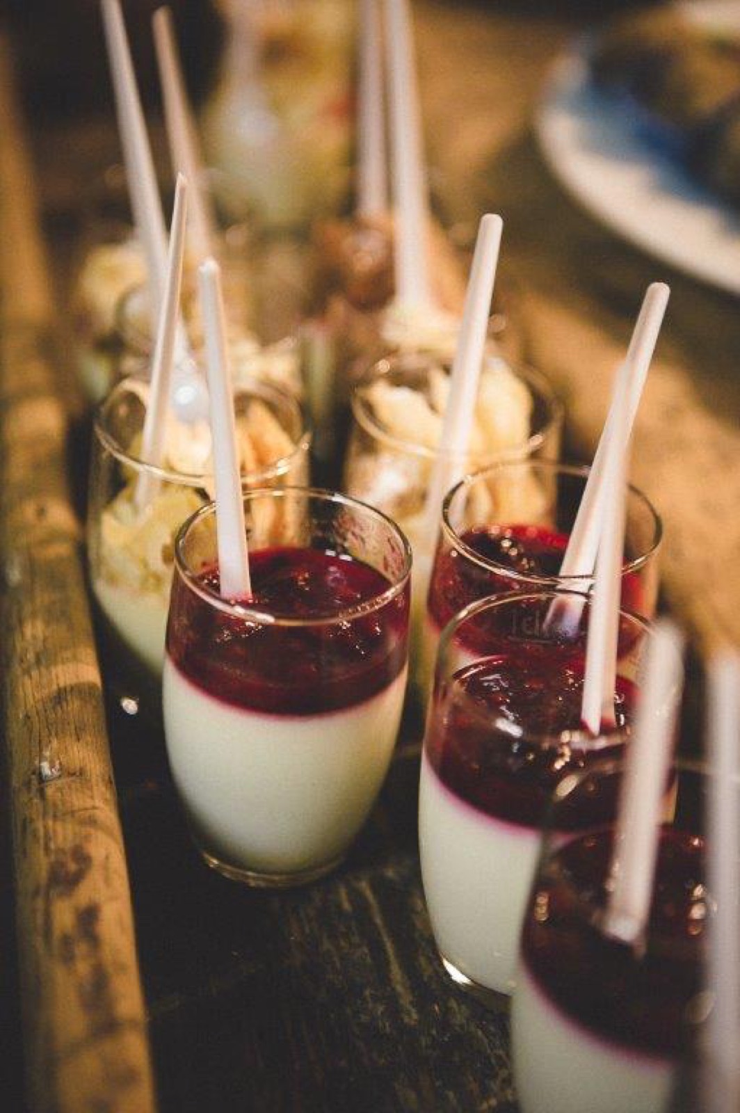 Edison sijalice nad stolovima