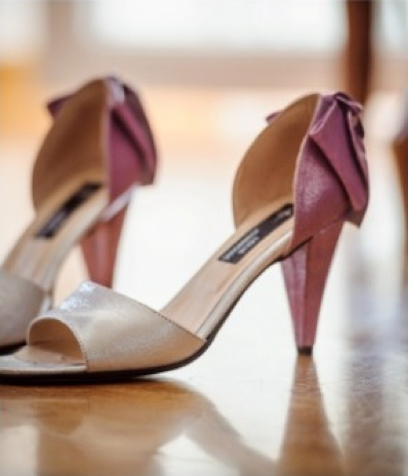 Ljubičaste cipele za venčanje — bočni prikaz