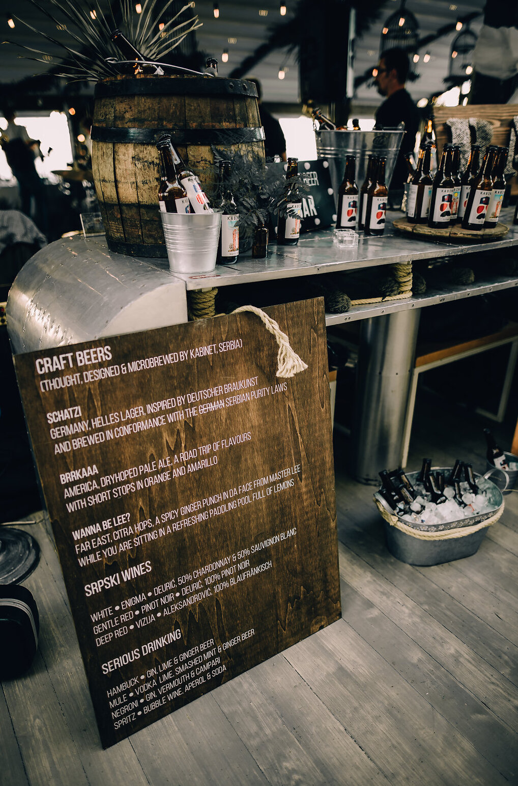 Mlada i prijateljice