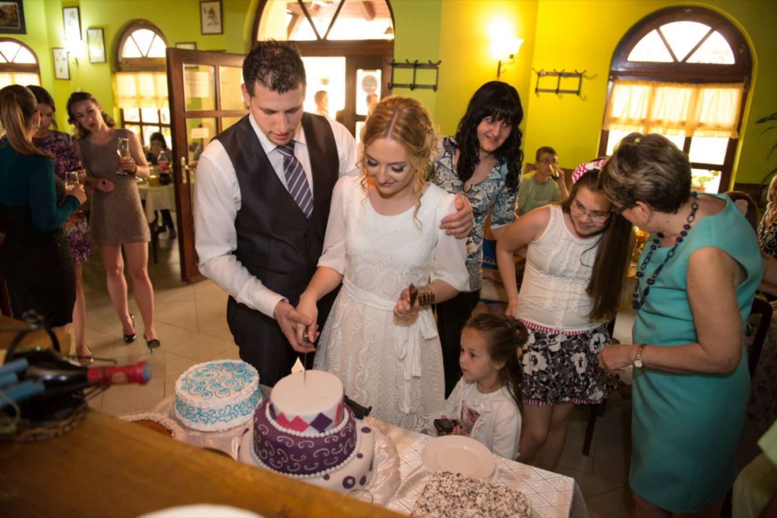 Vesela torta sa pijanim mladencima