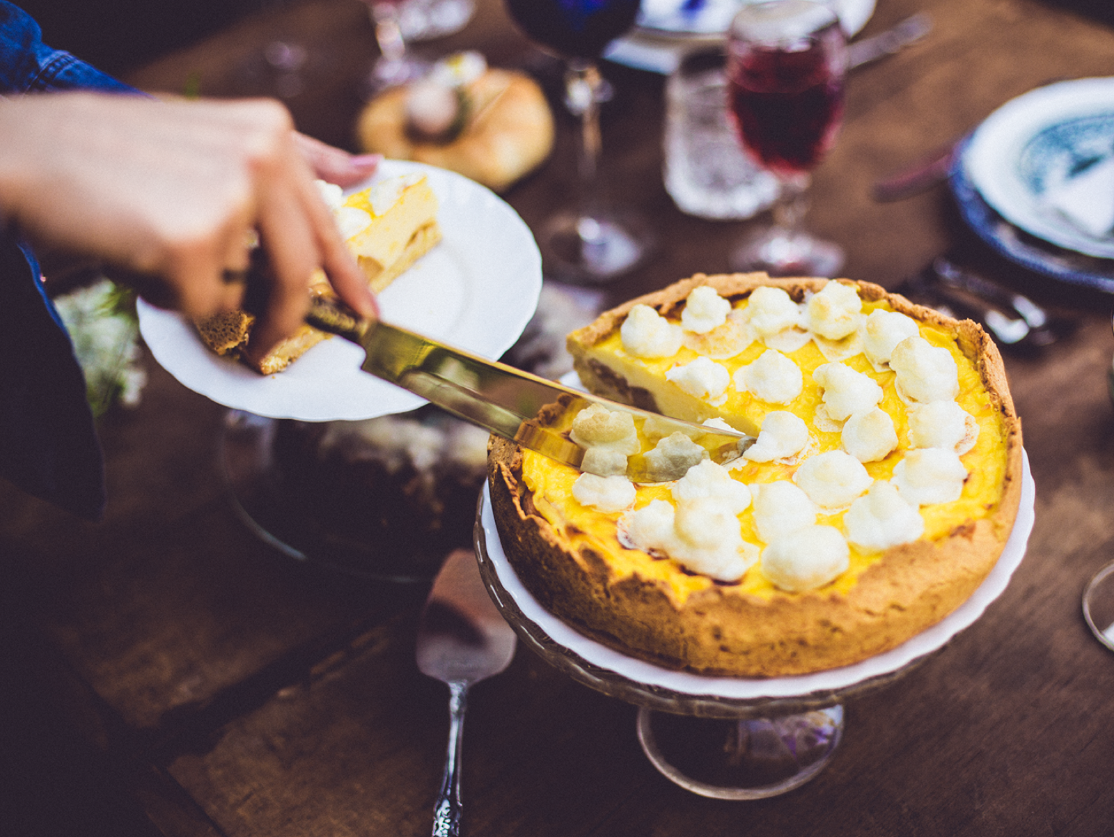 Gotov kolač — svečana trpeza