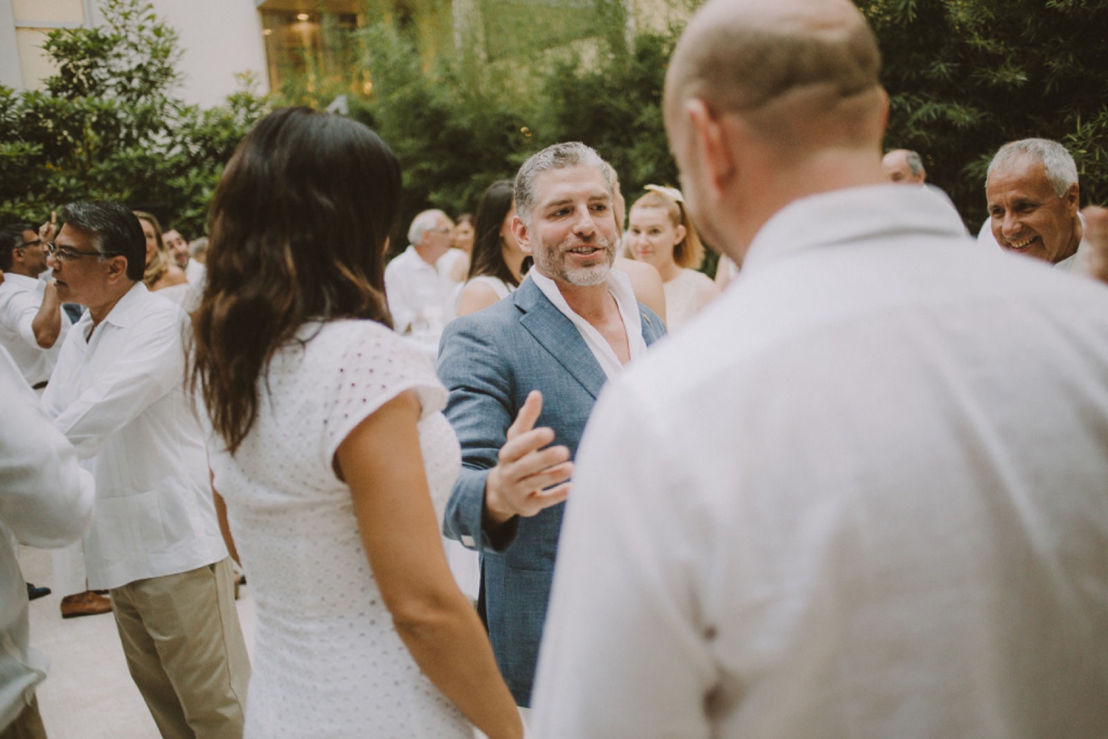 White party — gosti u belom