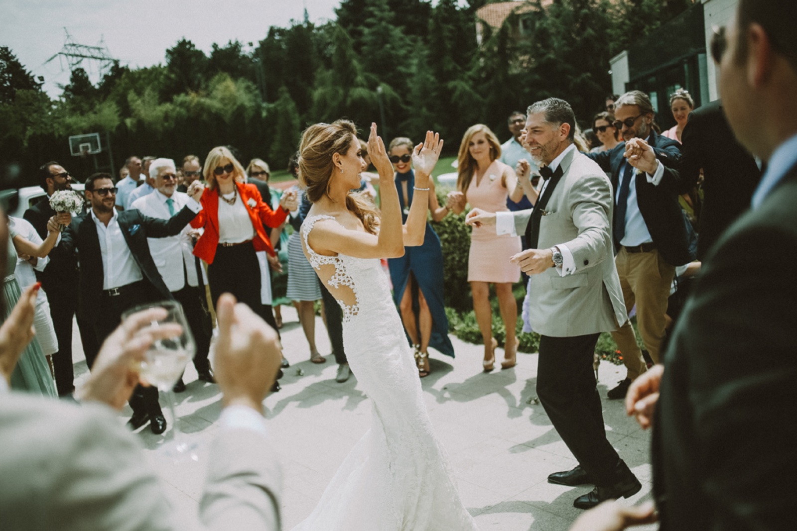 Mlada izlazi — ceremonija kupovine završena