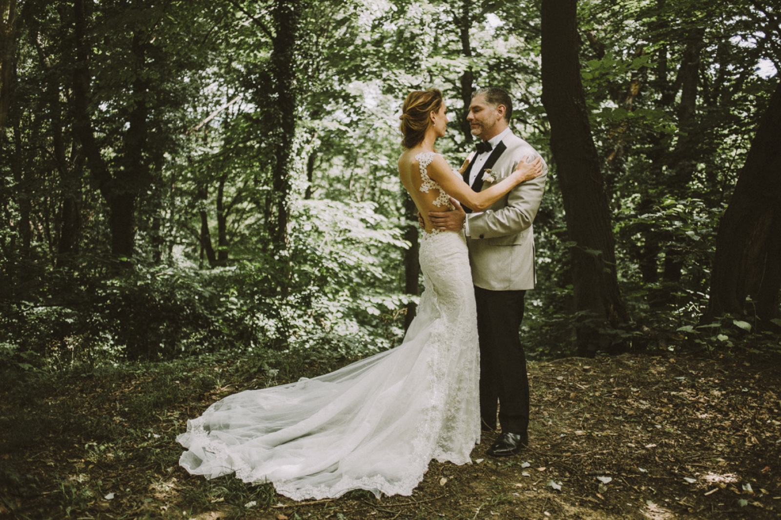 Mladenci u prirodi — photo session