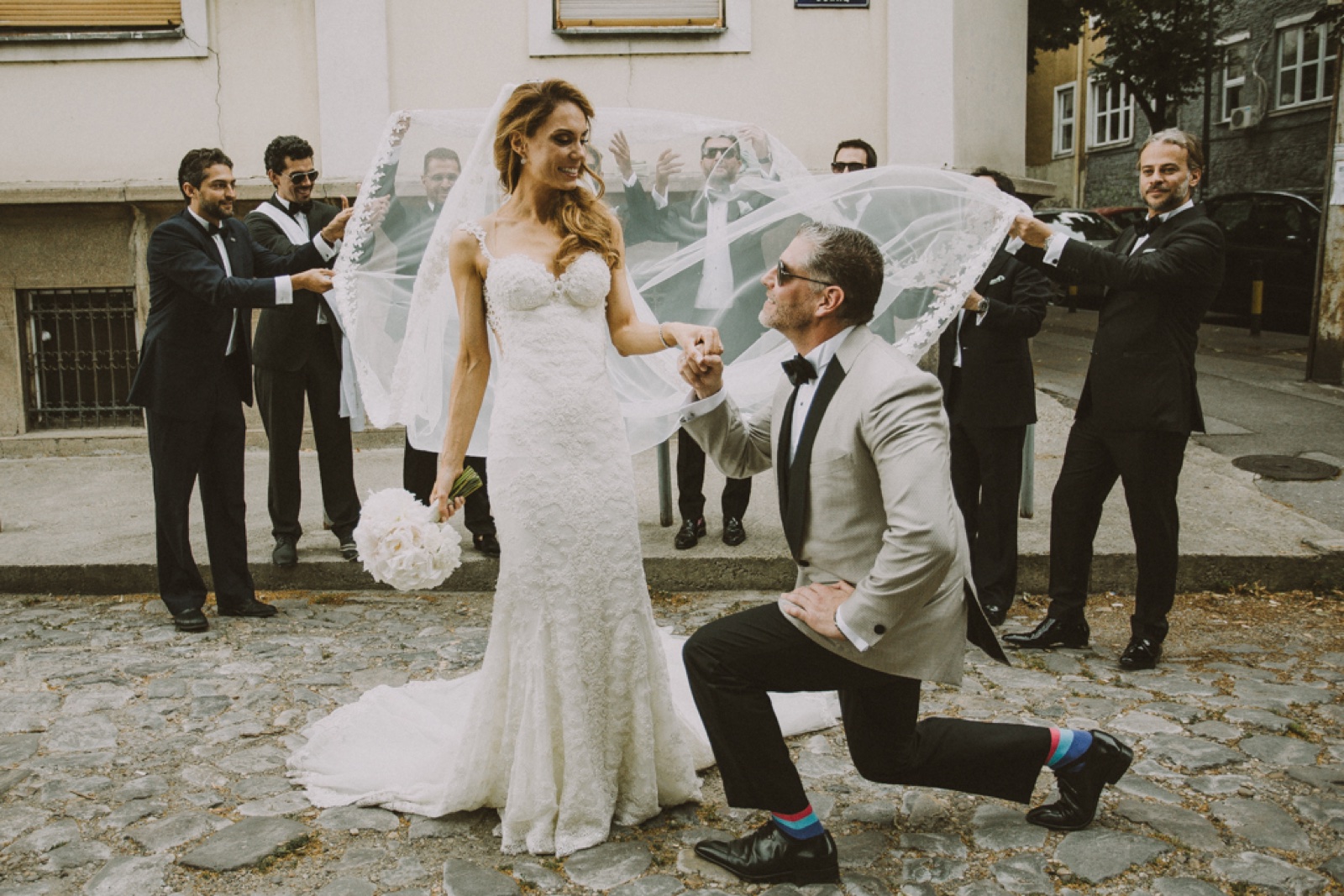 Čestitke ispred crkve