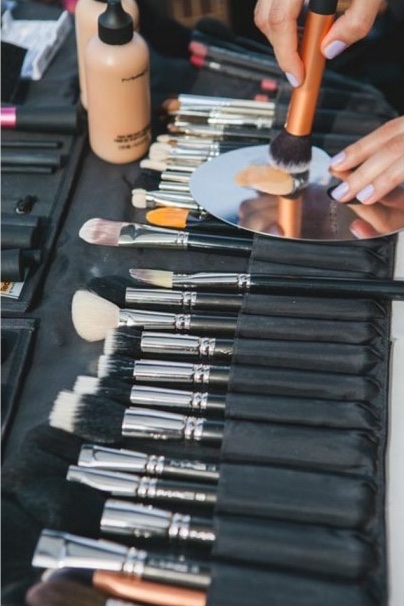 Portret mlade tokom pripreme