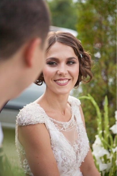 Par uživa u večeri — pogled sa strane