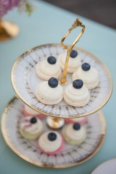 Detalj stola — hortenzije