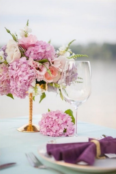 Par na obali u sutonu