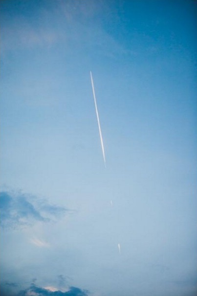 Par na brodu — veter u kosi