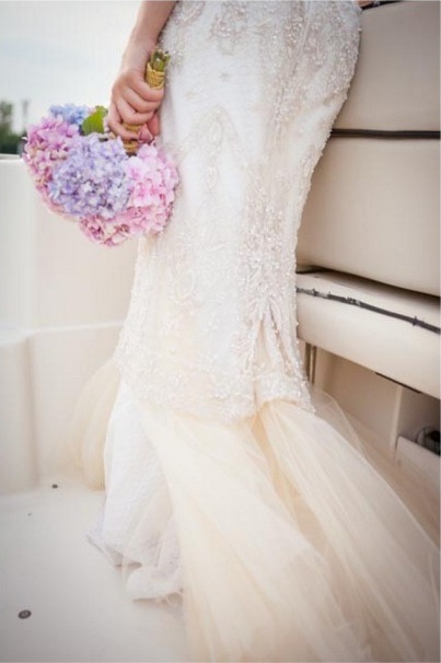 Dušica sa hortenzijama na brodu