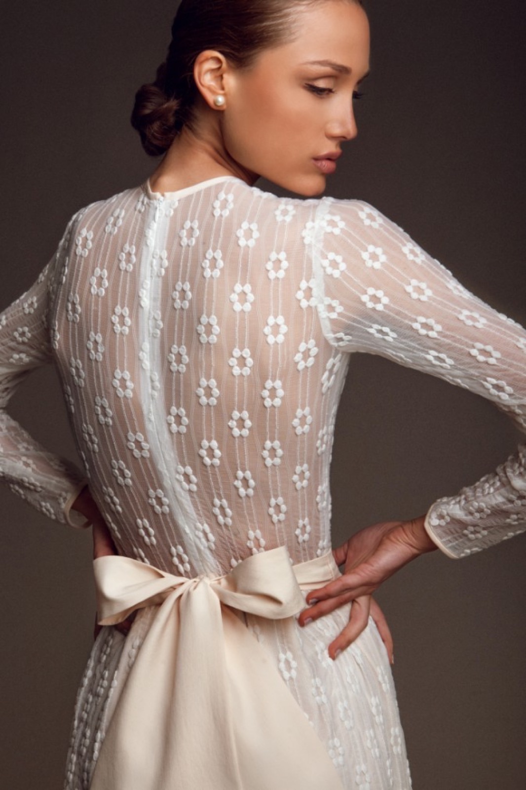 Vencanica - detalj ledja sa cipkom