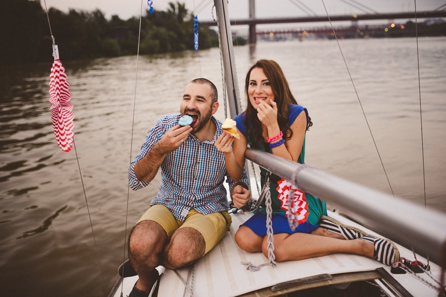 Detalj proslave — hrana i piće na jedrilici