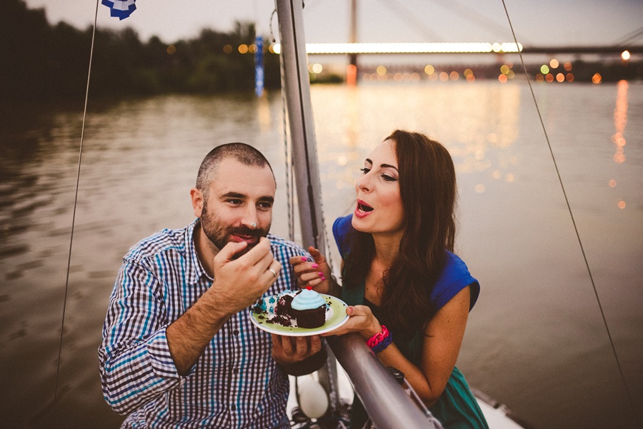 Rez torte na jedrilici — plava morska torta