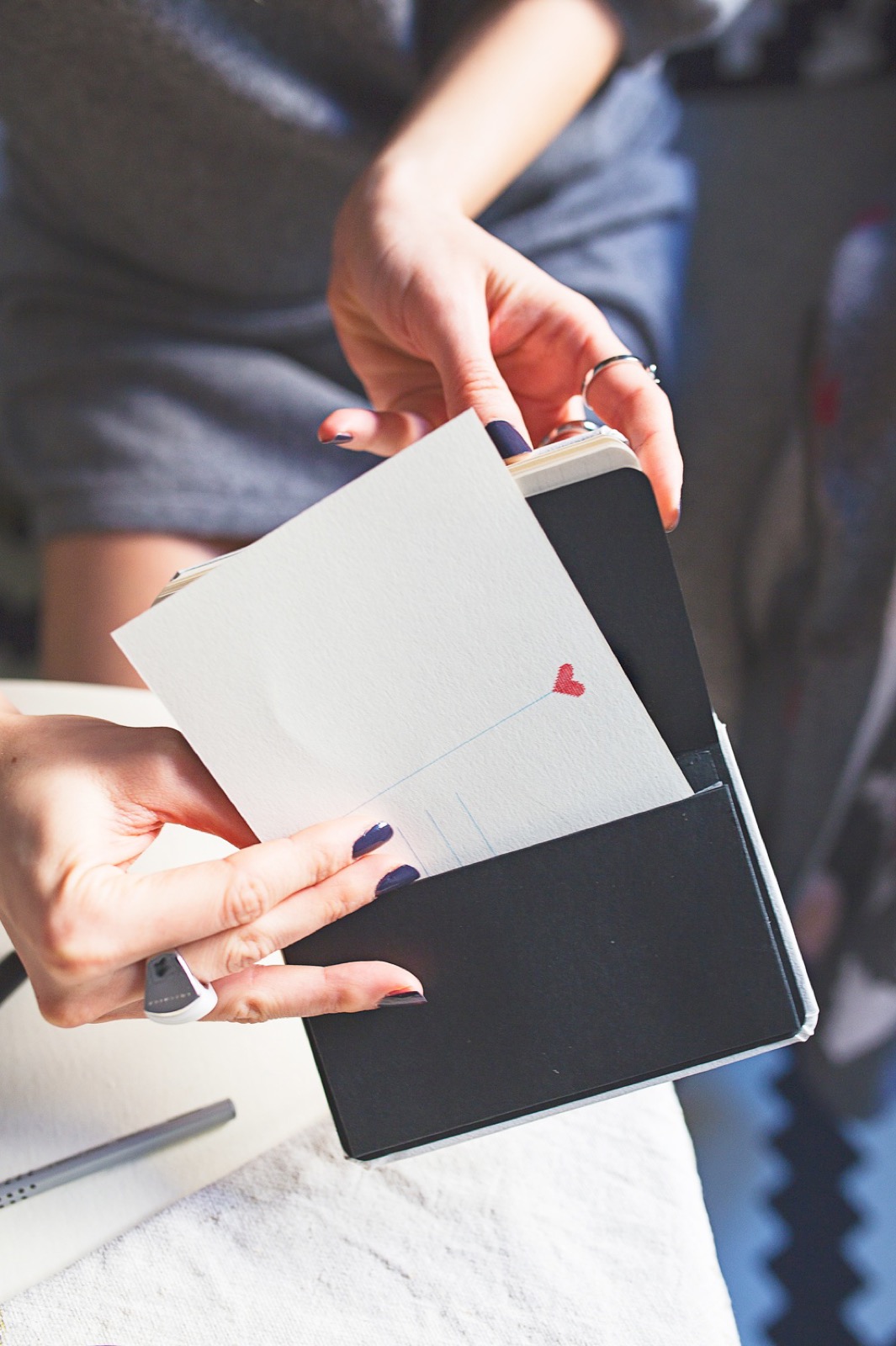 Milika čestitke — sitna srca dizajn