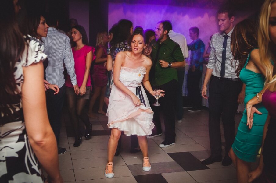 Bend svira na venčanju — muzika uživo