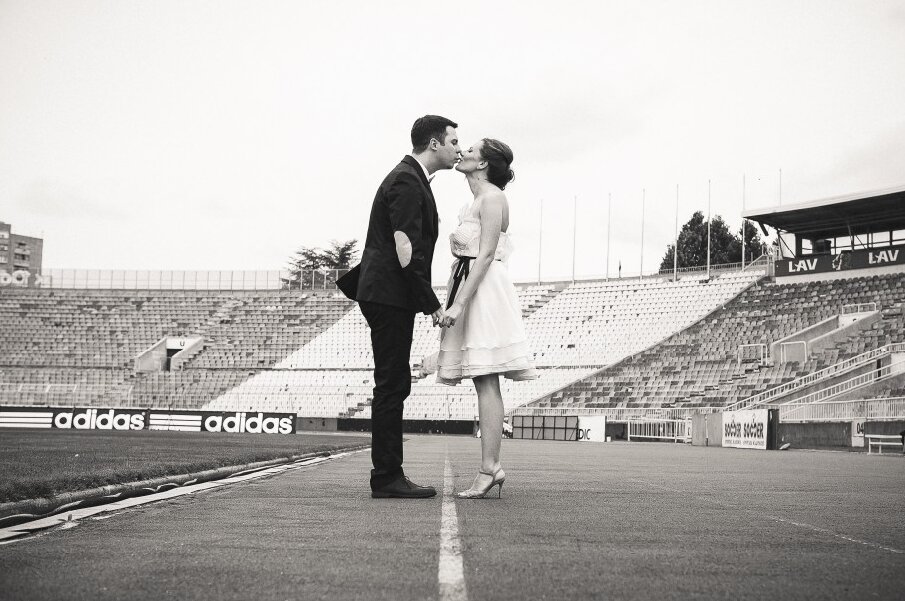 Par u zagrljaju — spontani momenat radosti