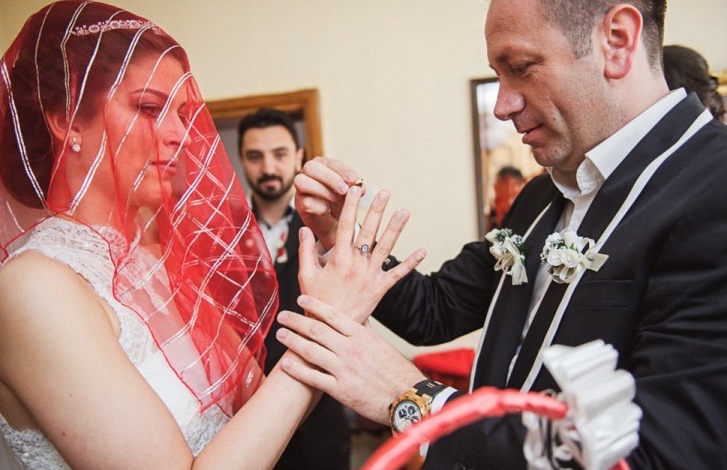 Djeveri sa crvenim šalom