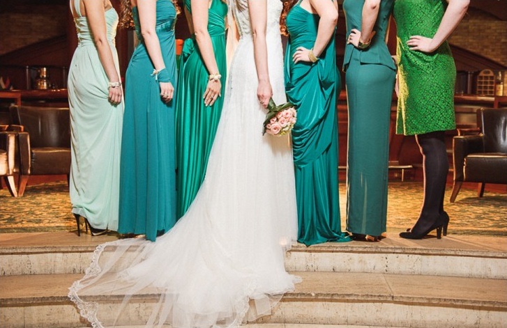 Deveruše u tirkiznim haljinama