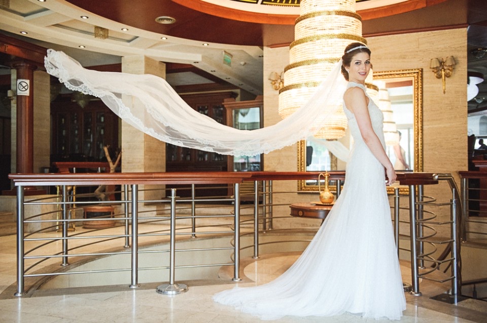 Dolazak u restoran Ambasador — svečani ulazak