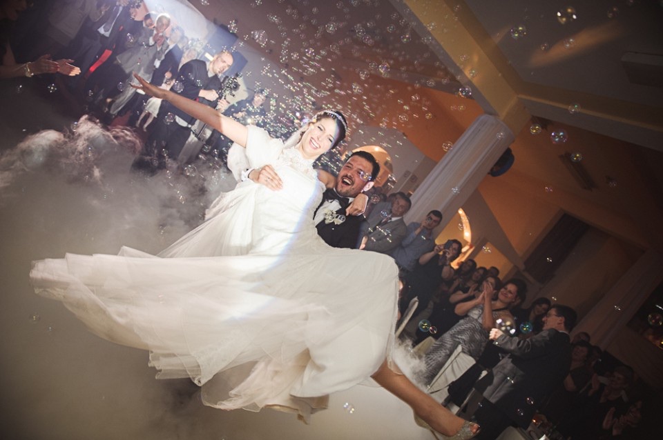 Eli i Semir tokom spektakularnog prvog plesa — mehurići, dim i oduševljenje 500 gostiju