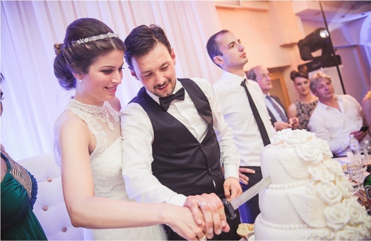 Svadbena torta sa marcipanskim ružama