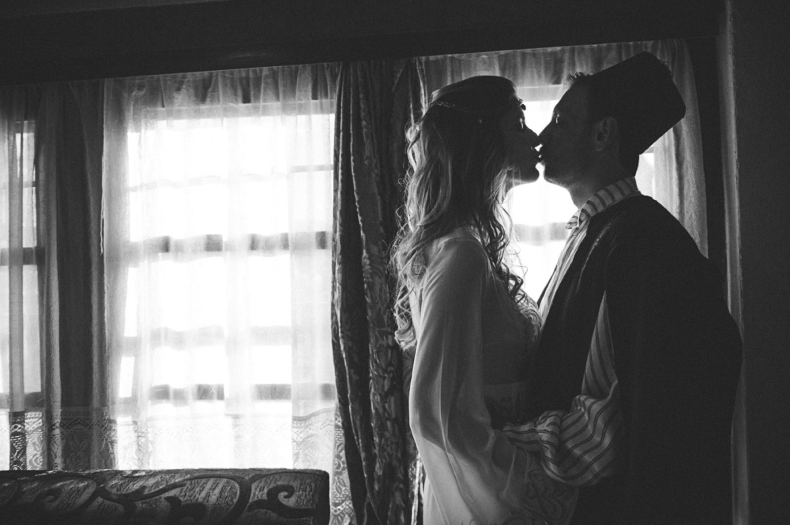 Eli i Semir — portret para u tradicionalnim bošnjačkim nošnjama