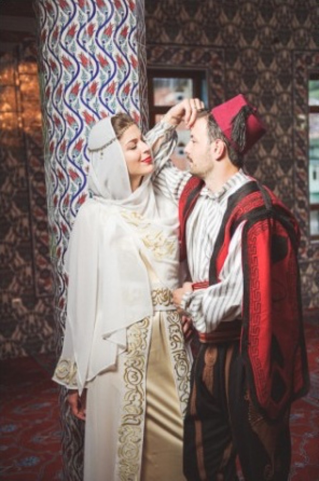 Eli i Semir nakon ceremnije — osmesi i čestitke ispred džamije