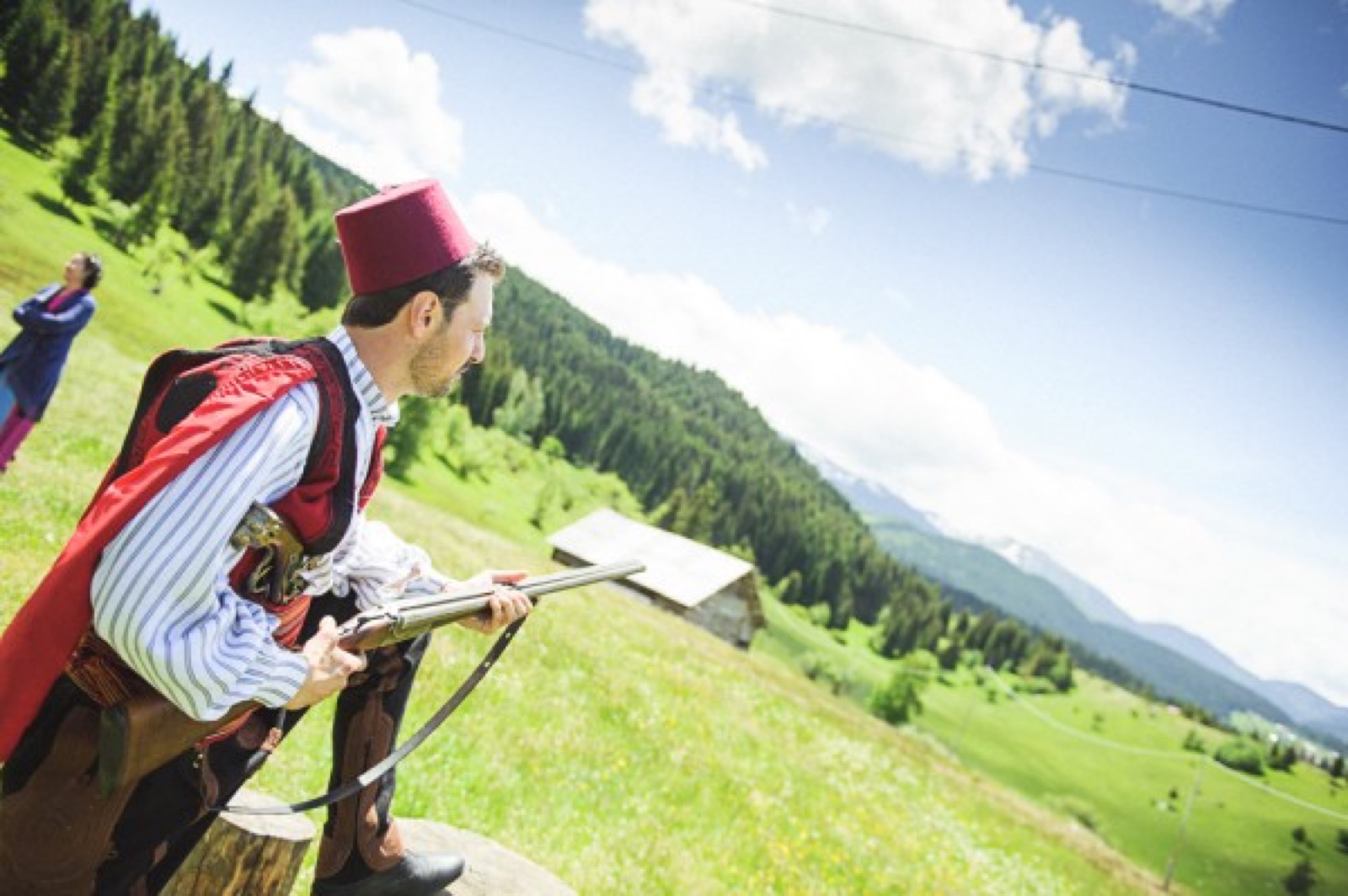 Eli i Semir na rožajskim planinama — panoramski pogled na zelene vrhove i šume
