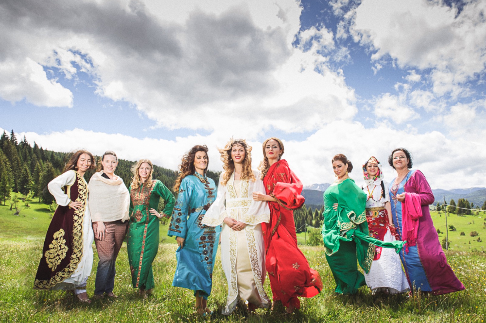 Eli i Semir — romantičan portret u bašti