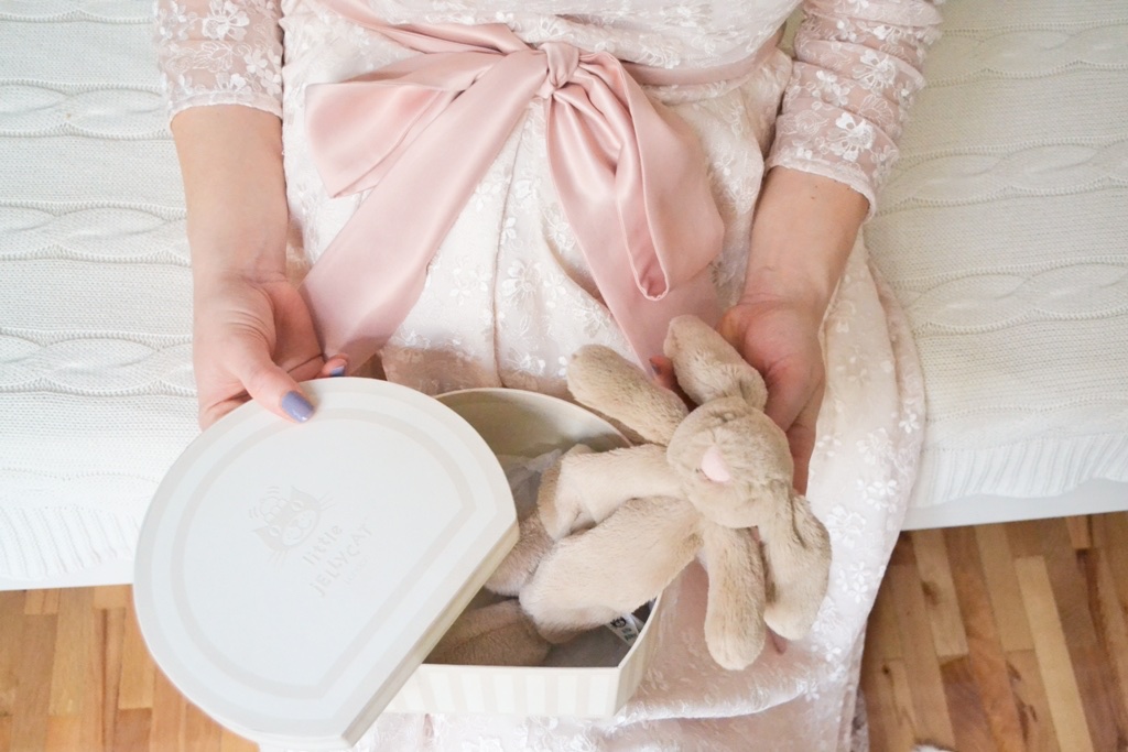 Jellycat plišani zeka u kutiji — prva igračka za bebu