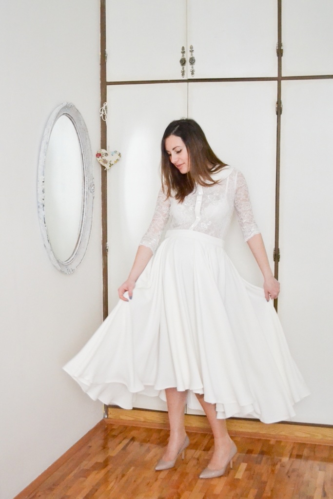 Ivana se vrti u beloj haljini sa širokom suknjom — puna radost