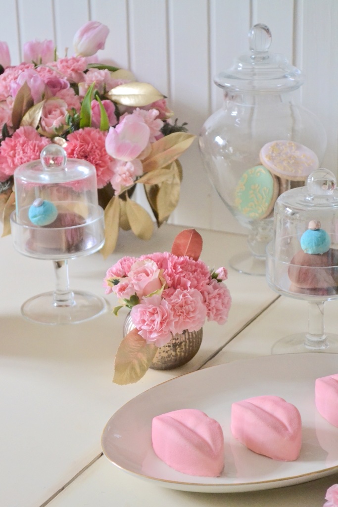 Bela haljina sa čipkom — pun portret