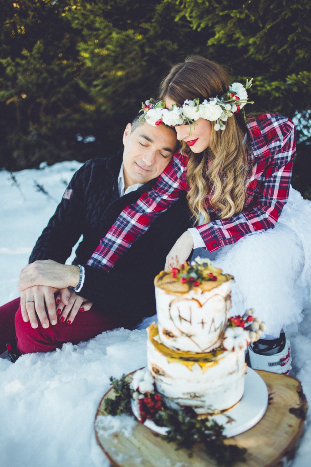 Nena i Marko u zagrljaju na snežnoj stazi Kopaonika