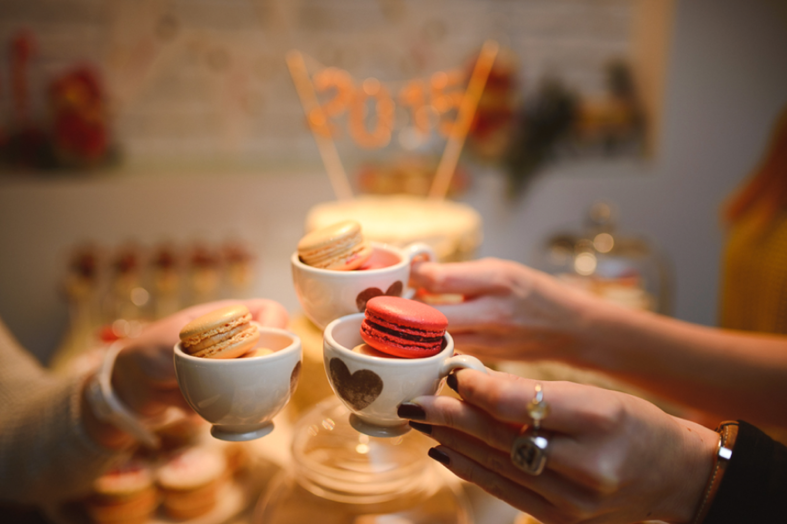 Ekipa Jednog Frajera — Ivana, Milica i Jovana pred украšenim stanom