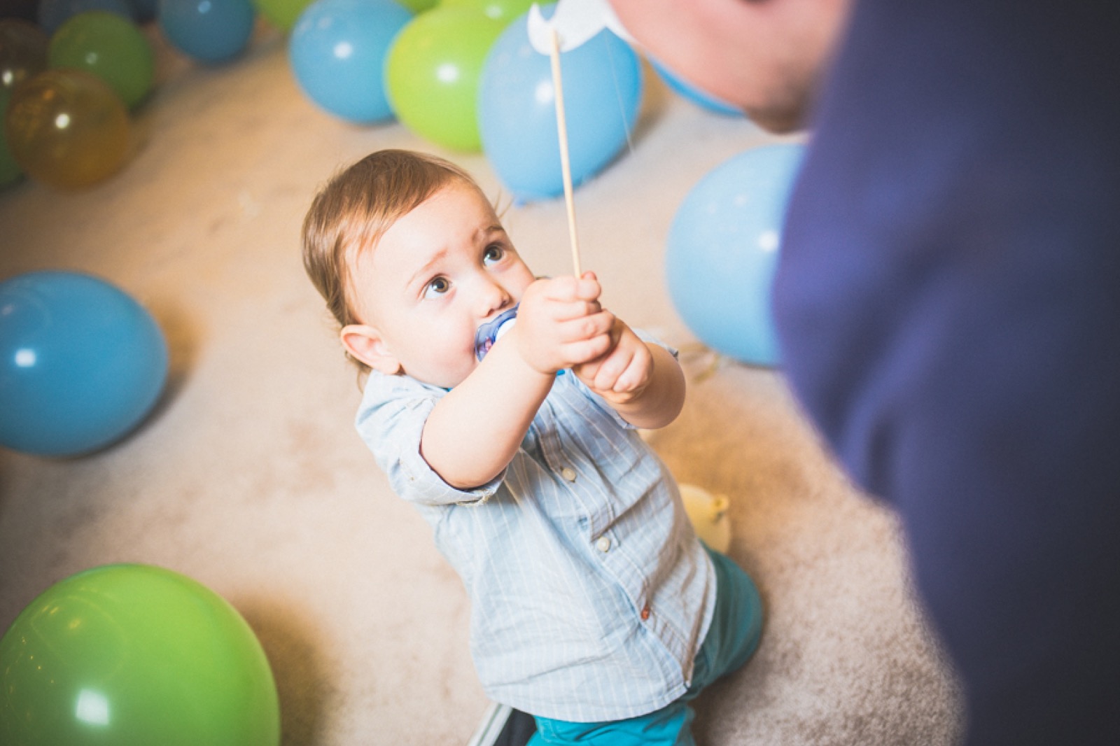 Detalj slatkog stola — šareni makaroni