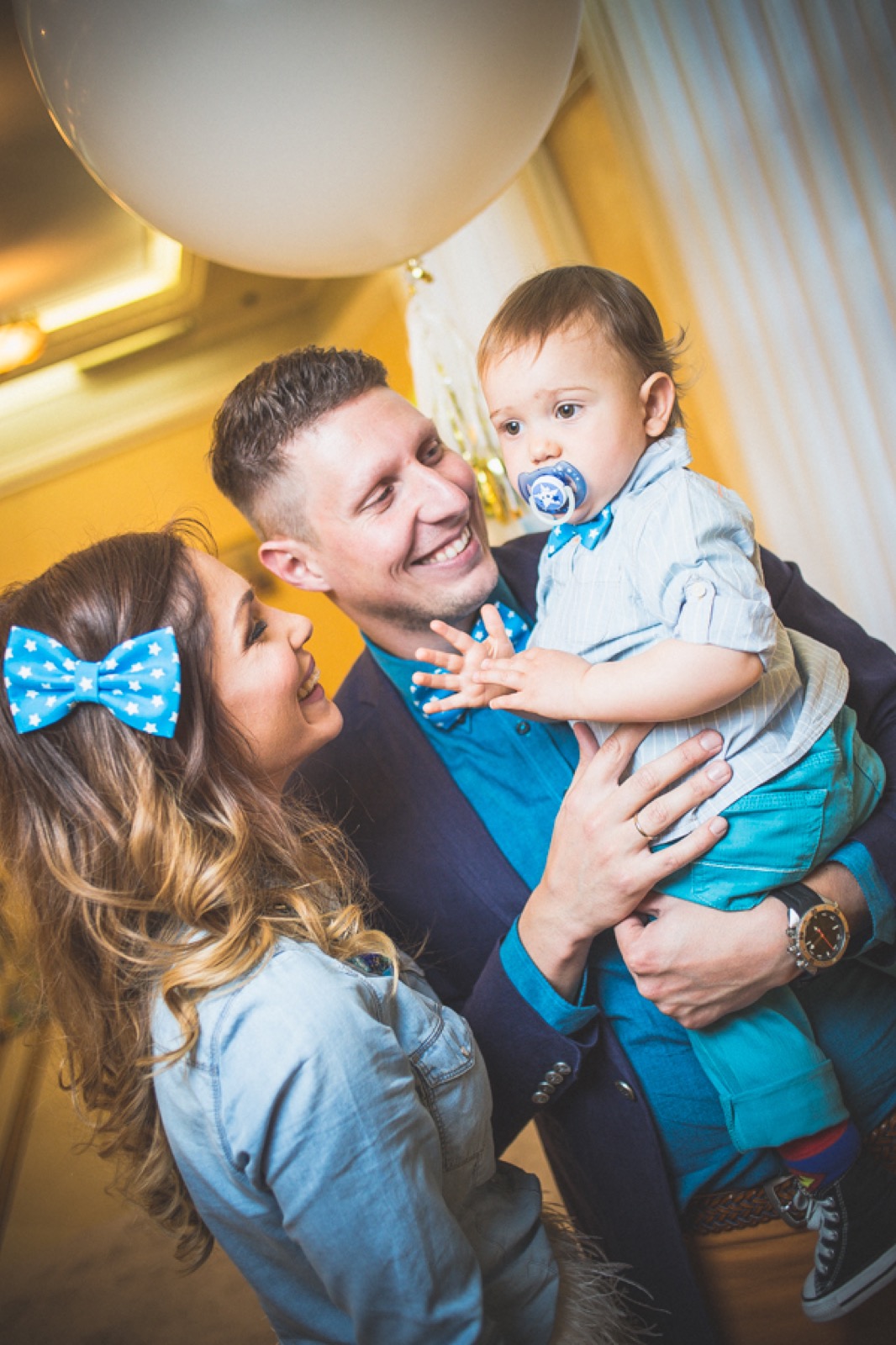 Filip pozira za fotografa