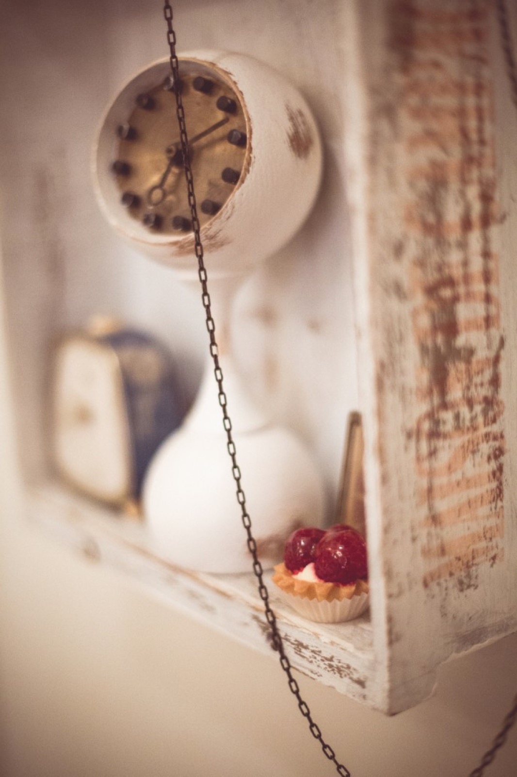 Detalji cupcakesa i slatkiša na slavljeničkom stolu