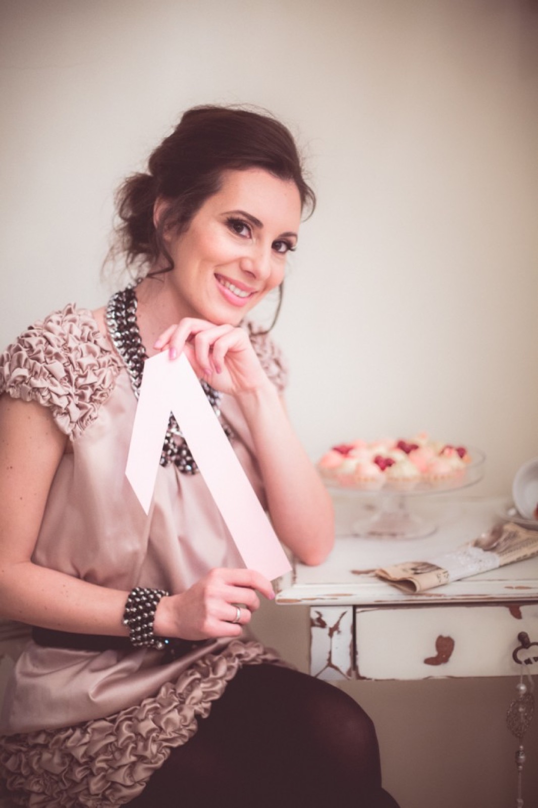 Roze dekorativni detalji i cupcakes za blogorođendan