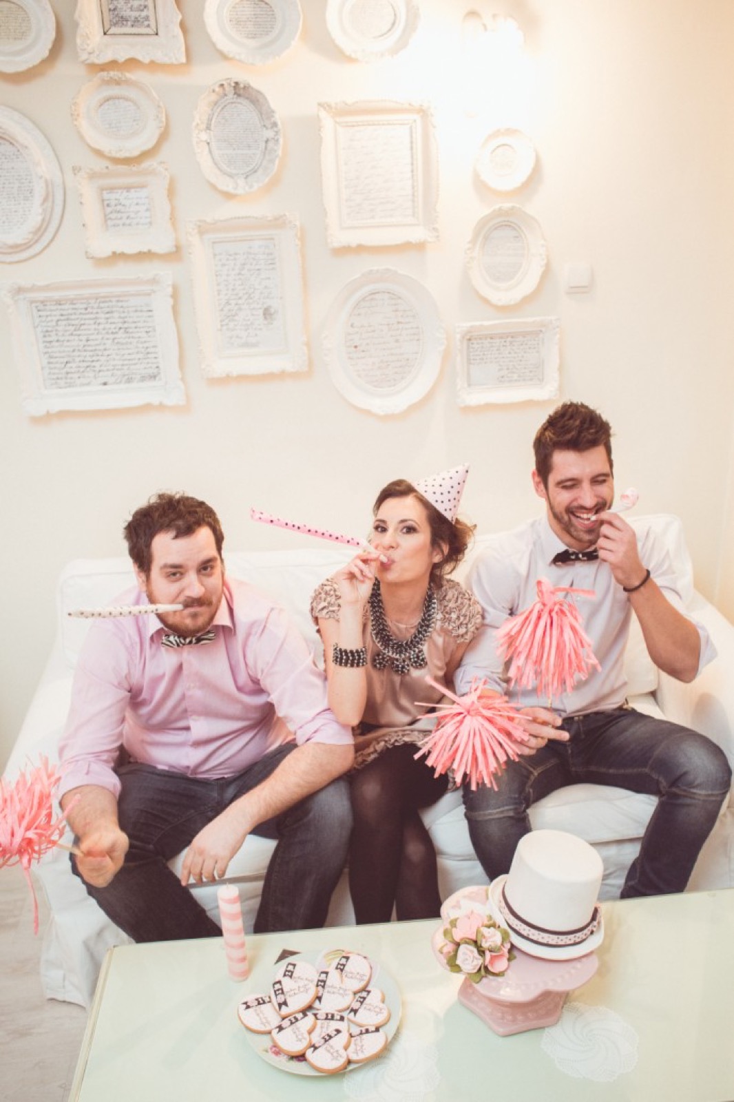 Slatkiši i dekorativni elementi na fotografiji