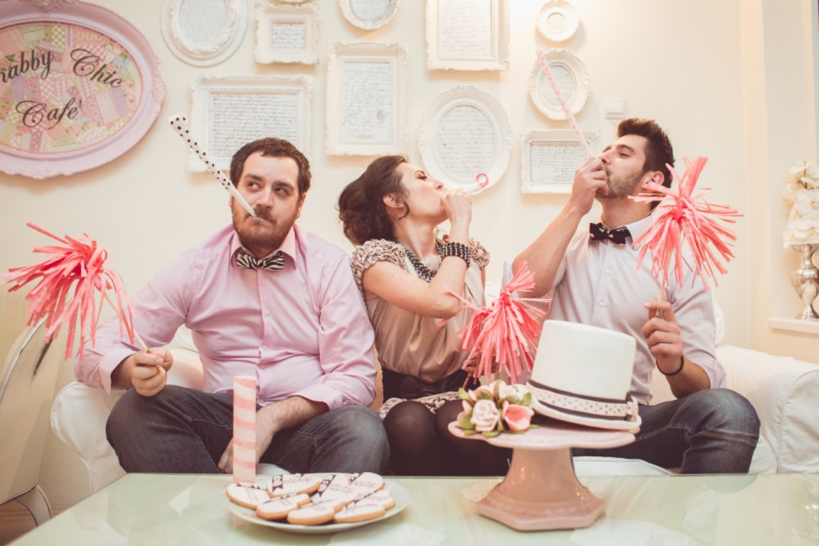 Prijatelji i ekipa Jednog Frajera i Bidermajer na proslavi