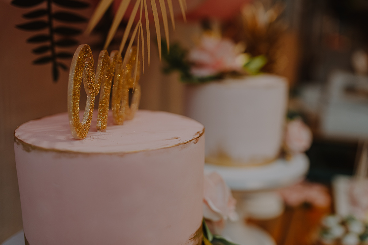 Mama i beba — nežan zagrljaj