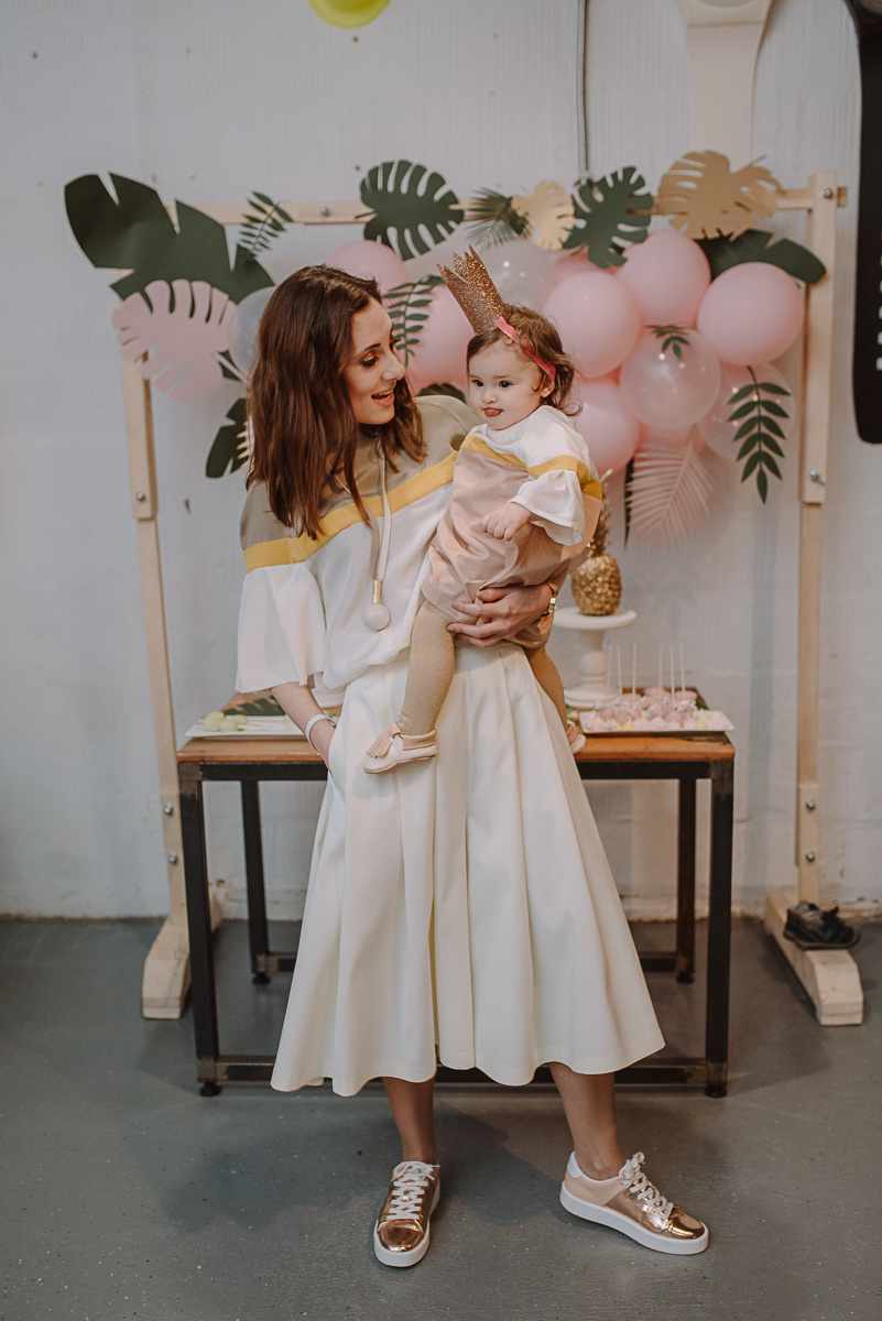 Beba sa krunicom — portret