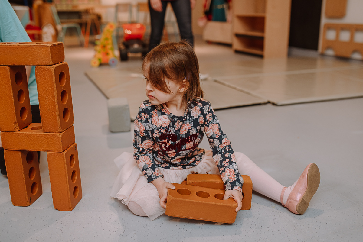 Detalj dekoracije — zlatni listovi