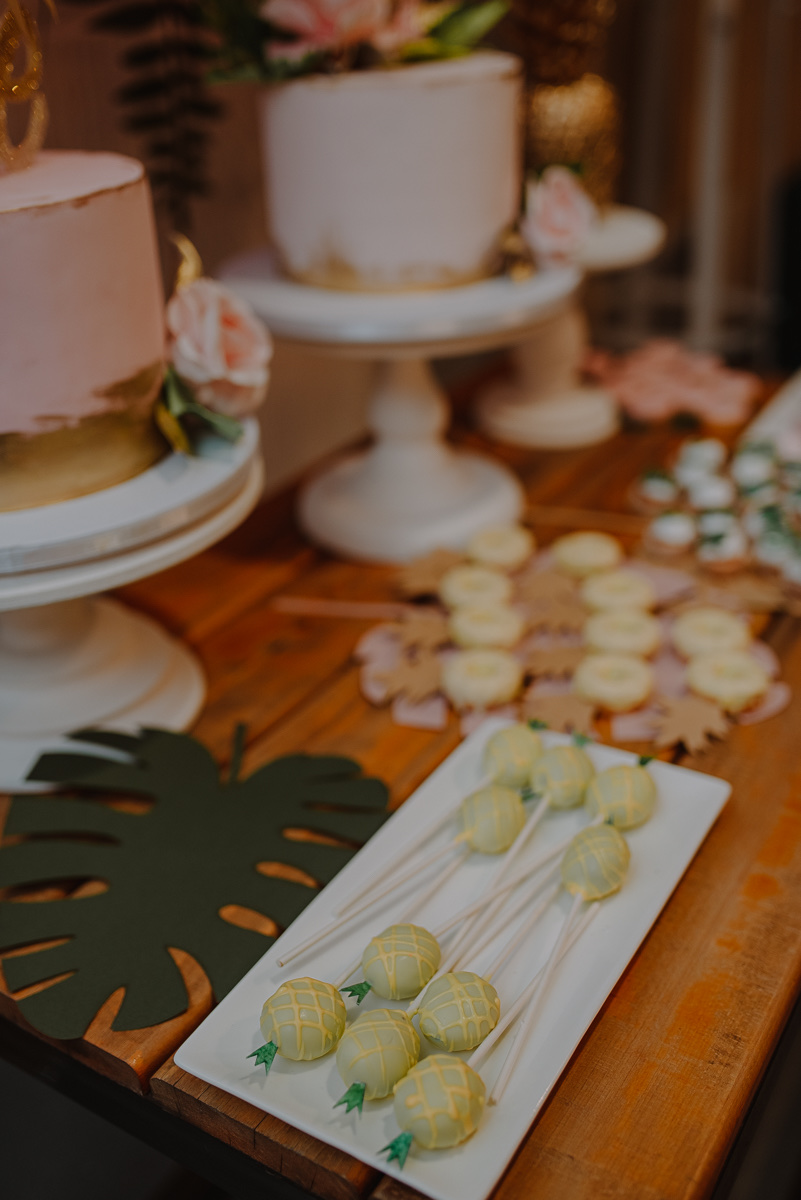 Dekoracija hrane — tropski motivi