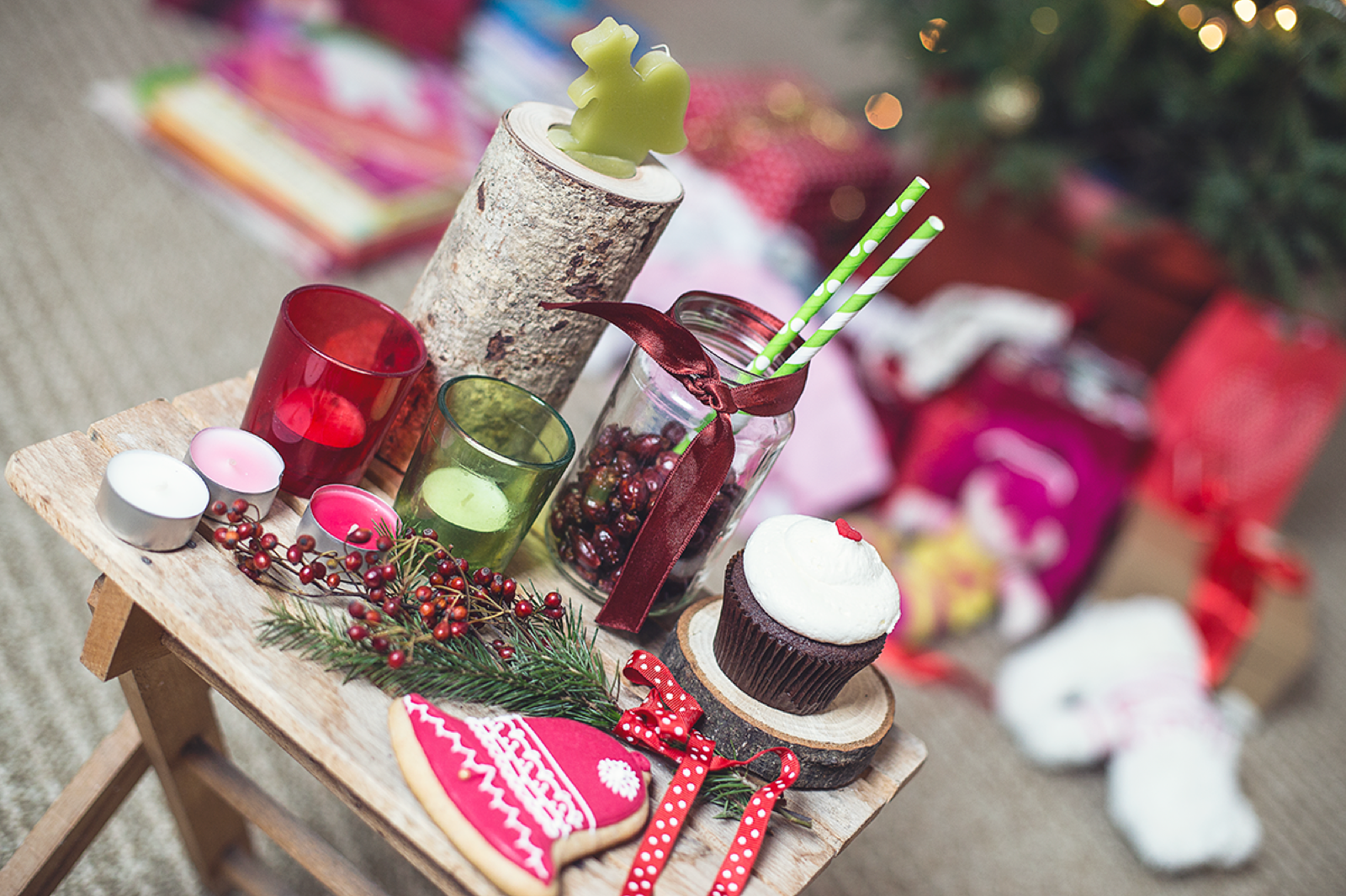 Dekoracija - jelka i svećice