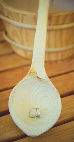 Detalj frizure i nakita mlade