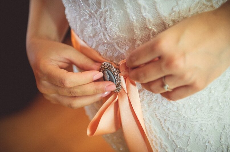 Portret mlade u profilu